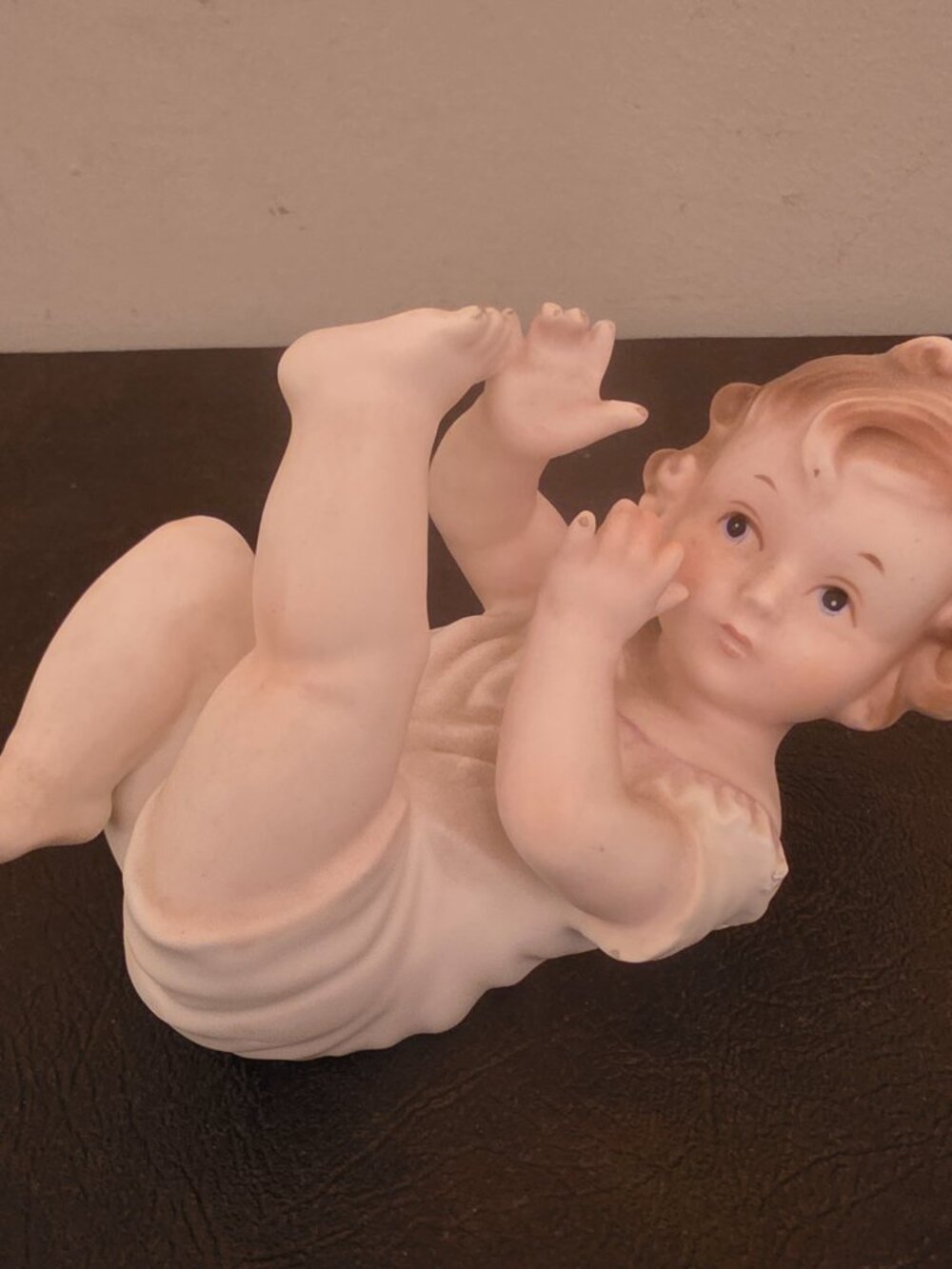 Vintage porcelain "Piano Baby" Figurine Collectable #U-5648